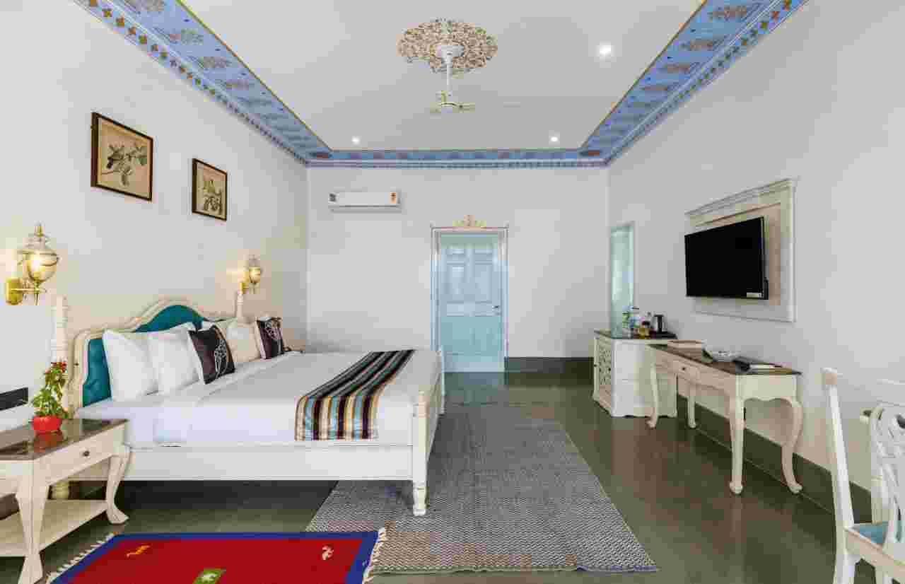 Luxurious Resort with Infinity Pool in Udaipur