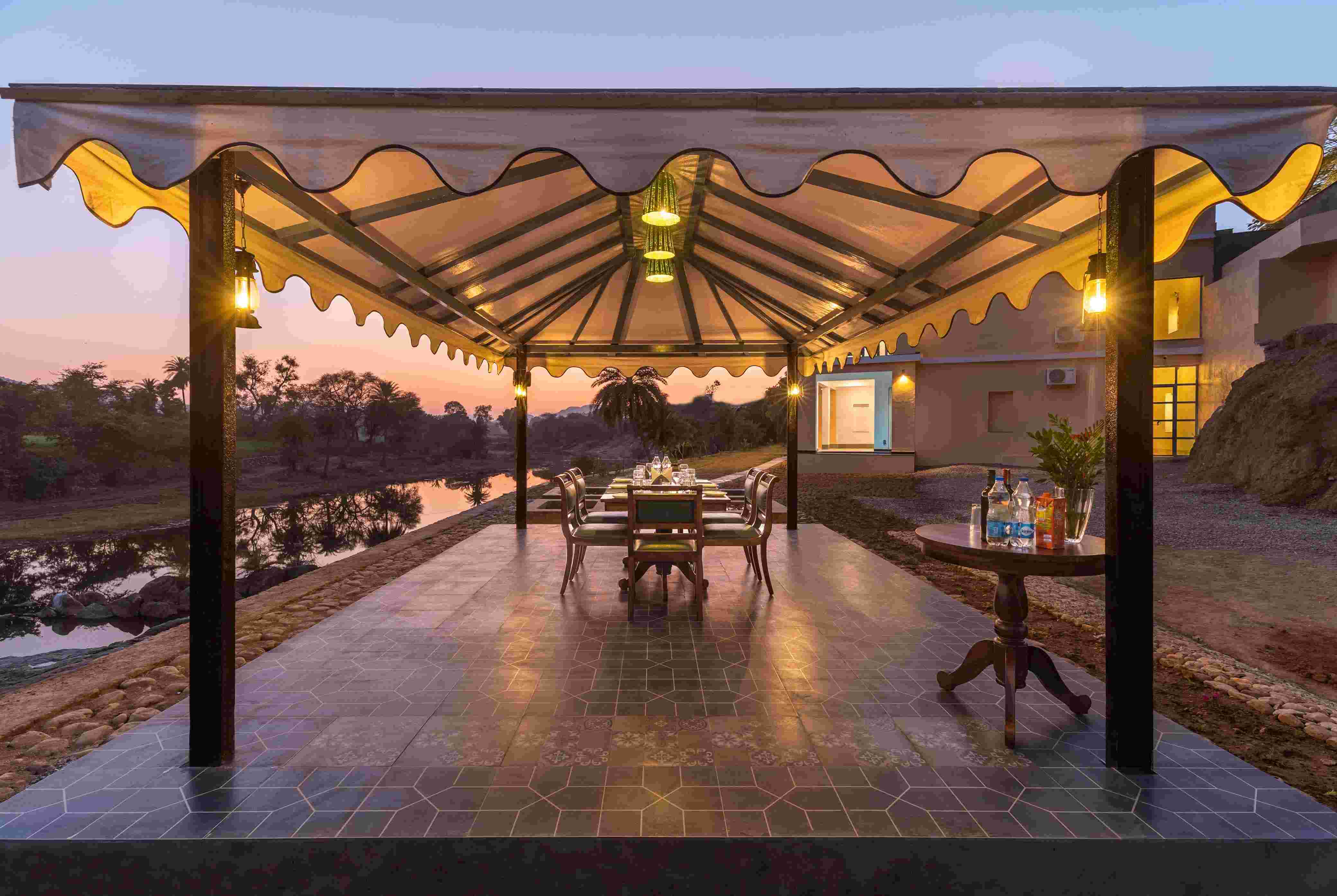 Luxurious Resort with Infinity Pool in Udaipur