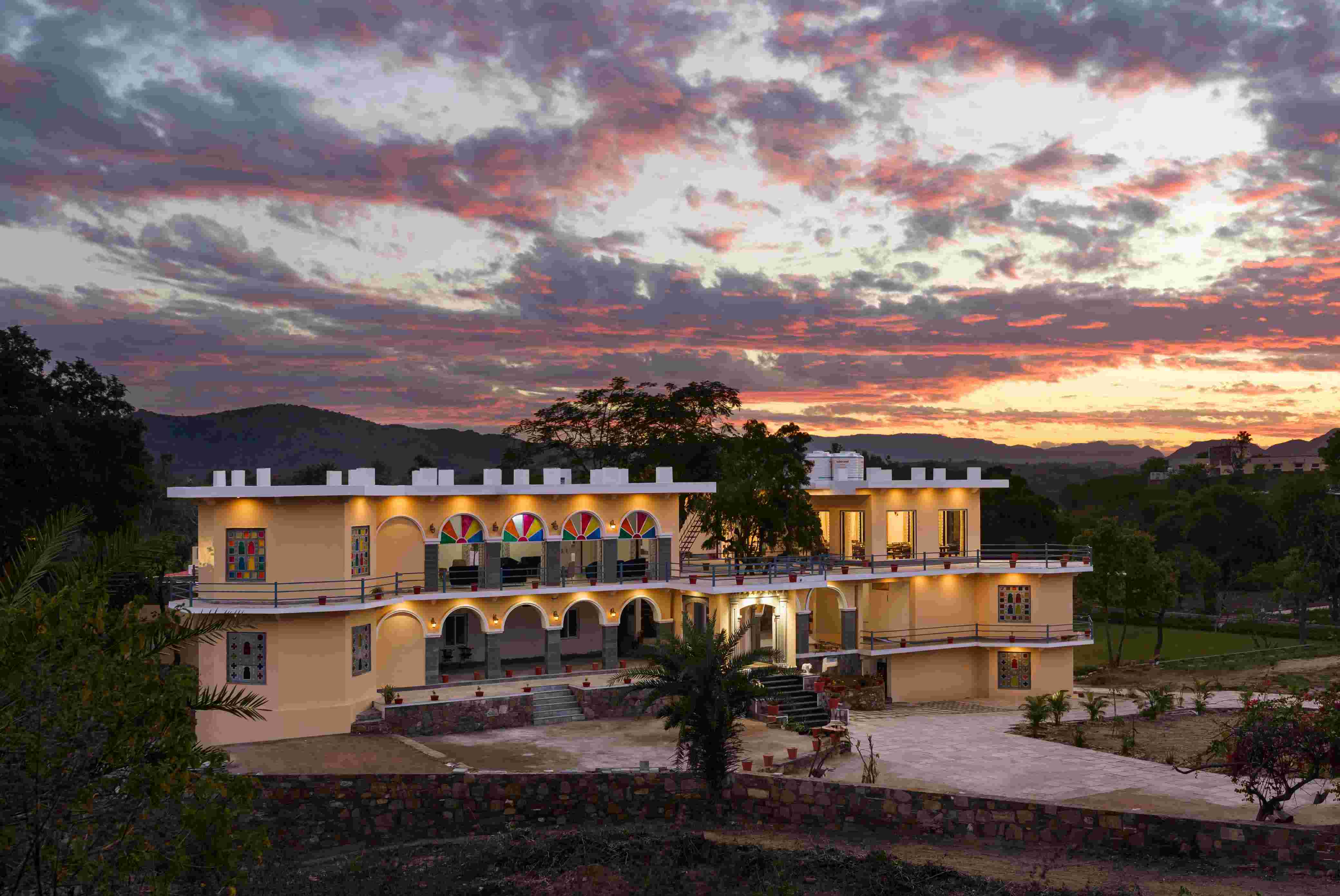Luxurious Resort with Infinity Pool in Udaipur