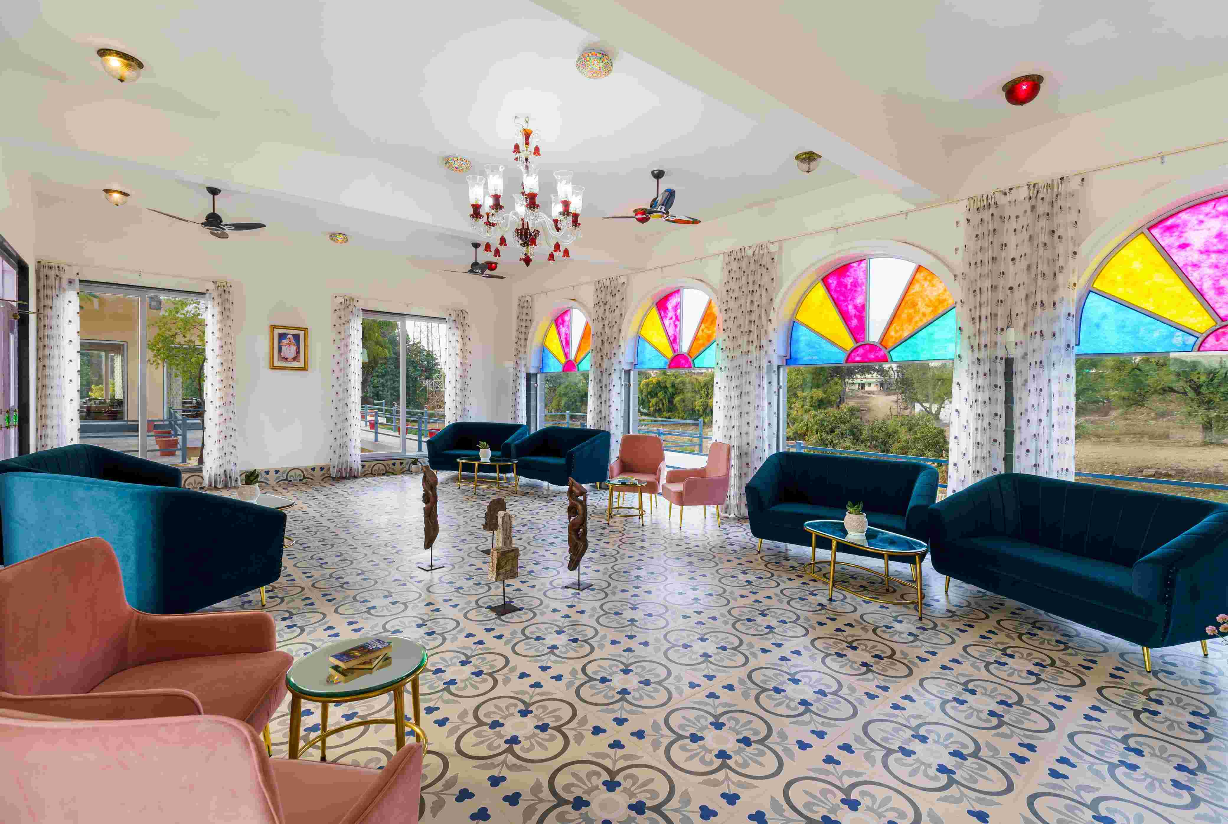 Luxurious Resort with Infinity Pool in Udaipur