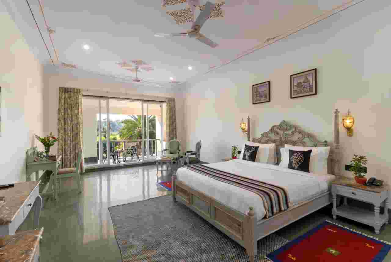 Luxurious Resort with Infinity Pool in Udaipur