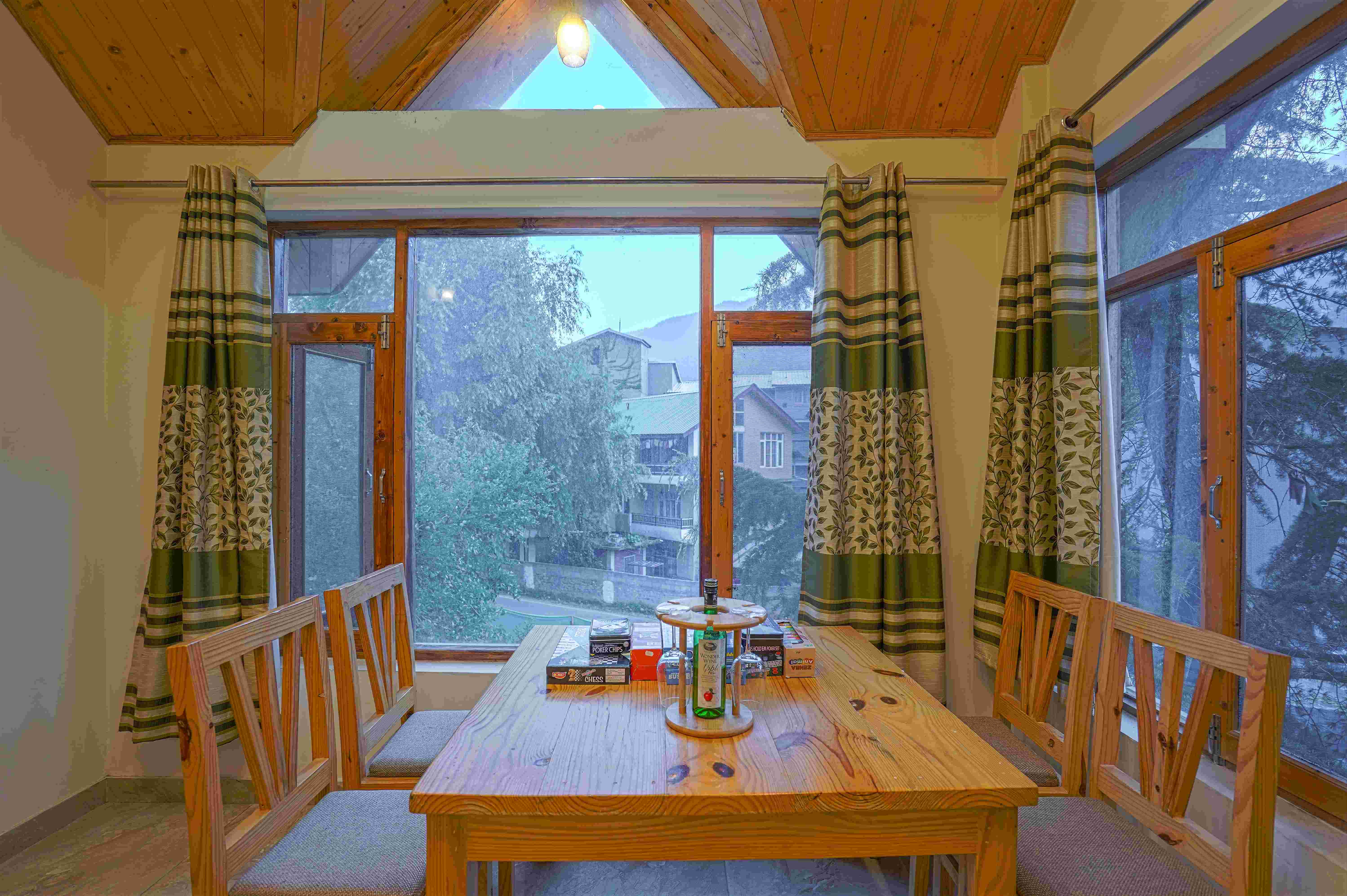 4Bhk Wooden Cottage in Manali