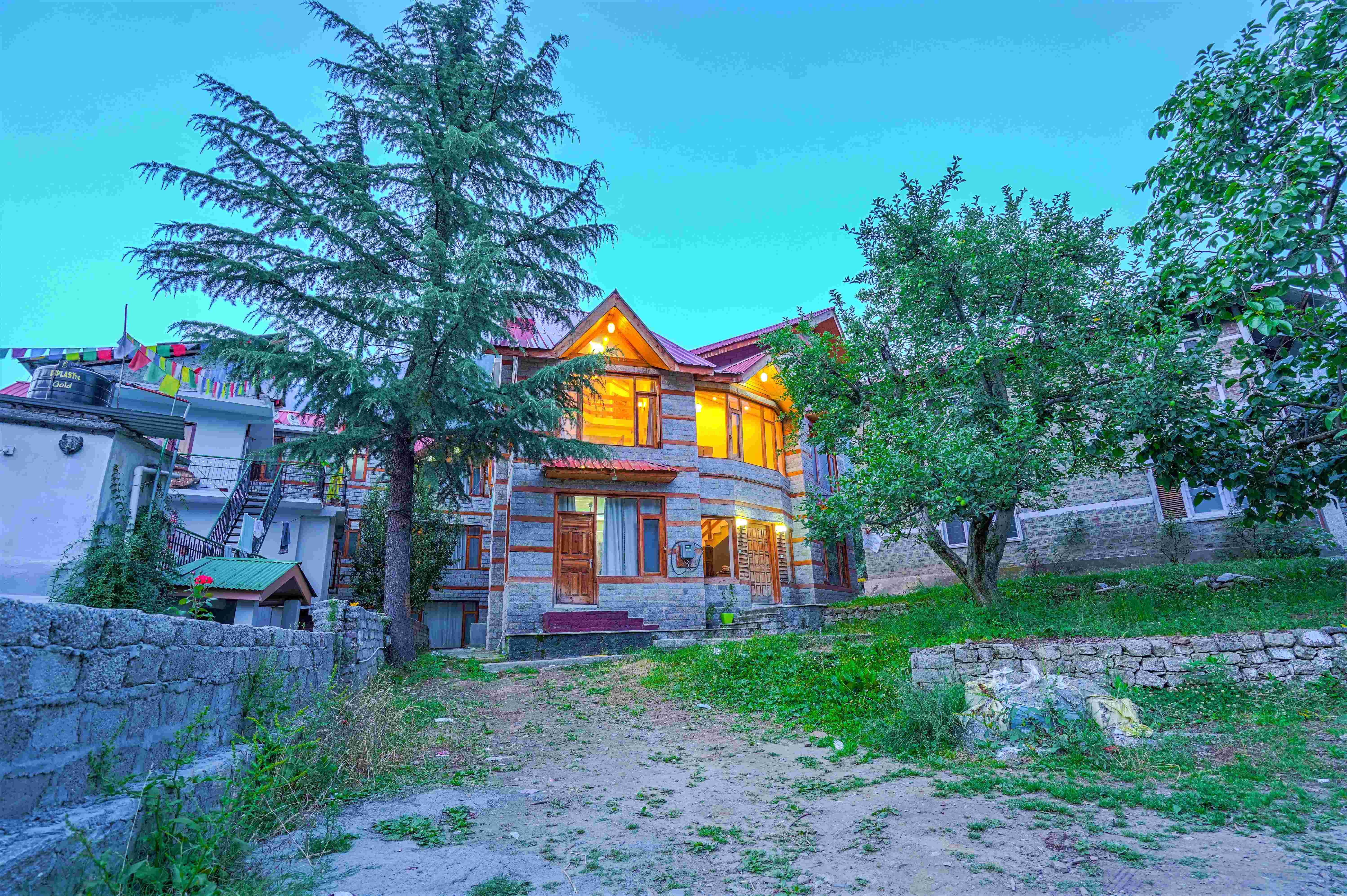 4Bhk Wooden Cottage in Manali