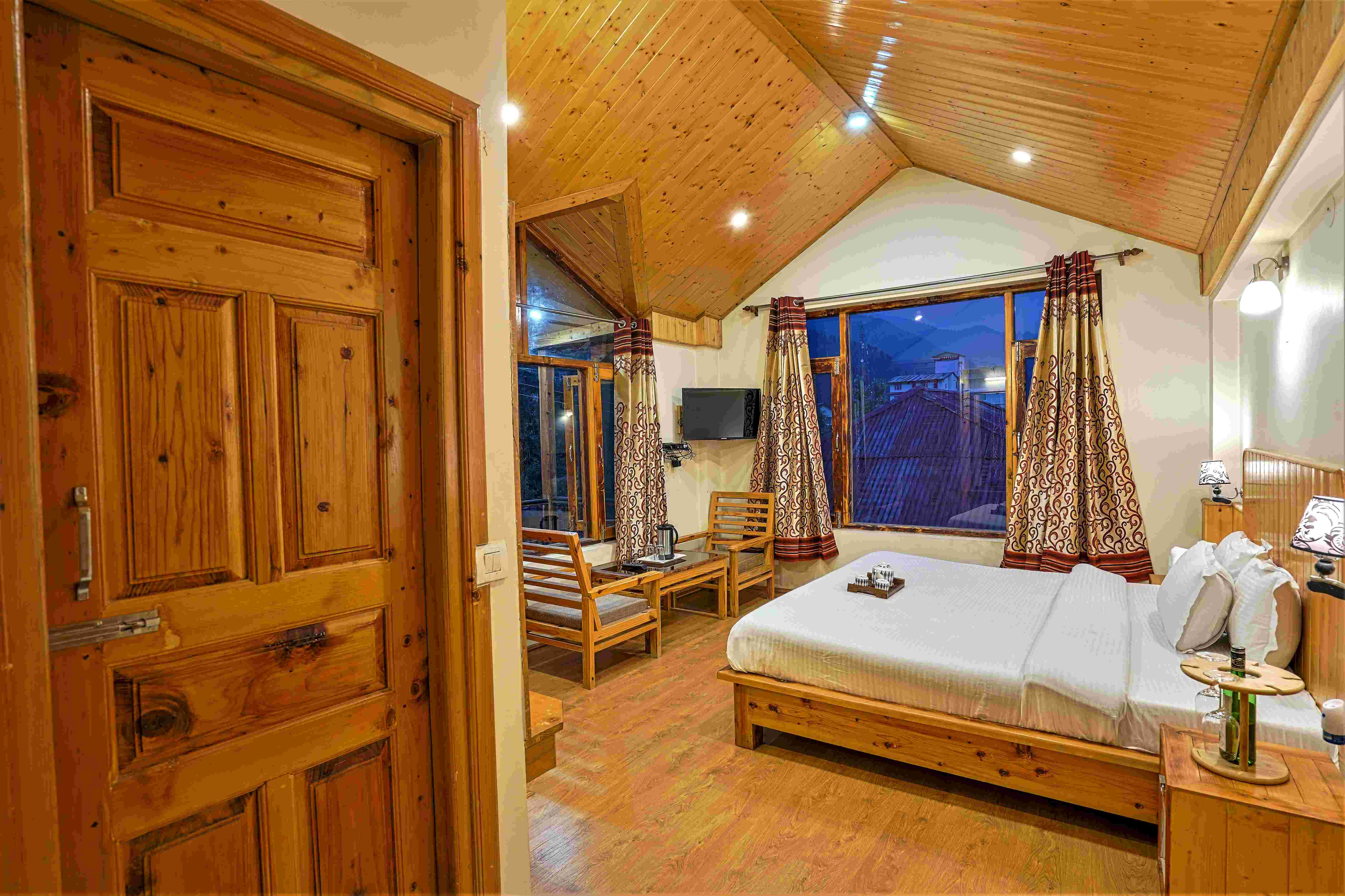 4Bhk Wooden Cottage in Manali