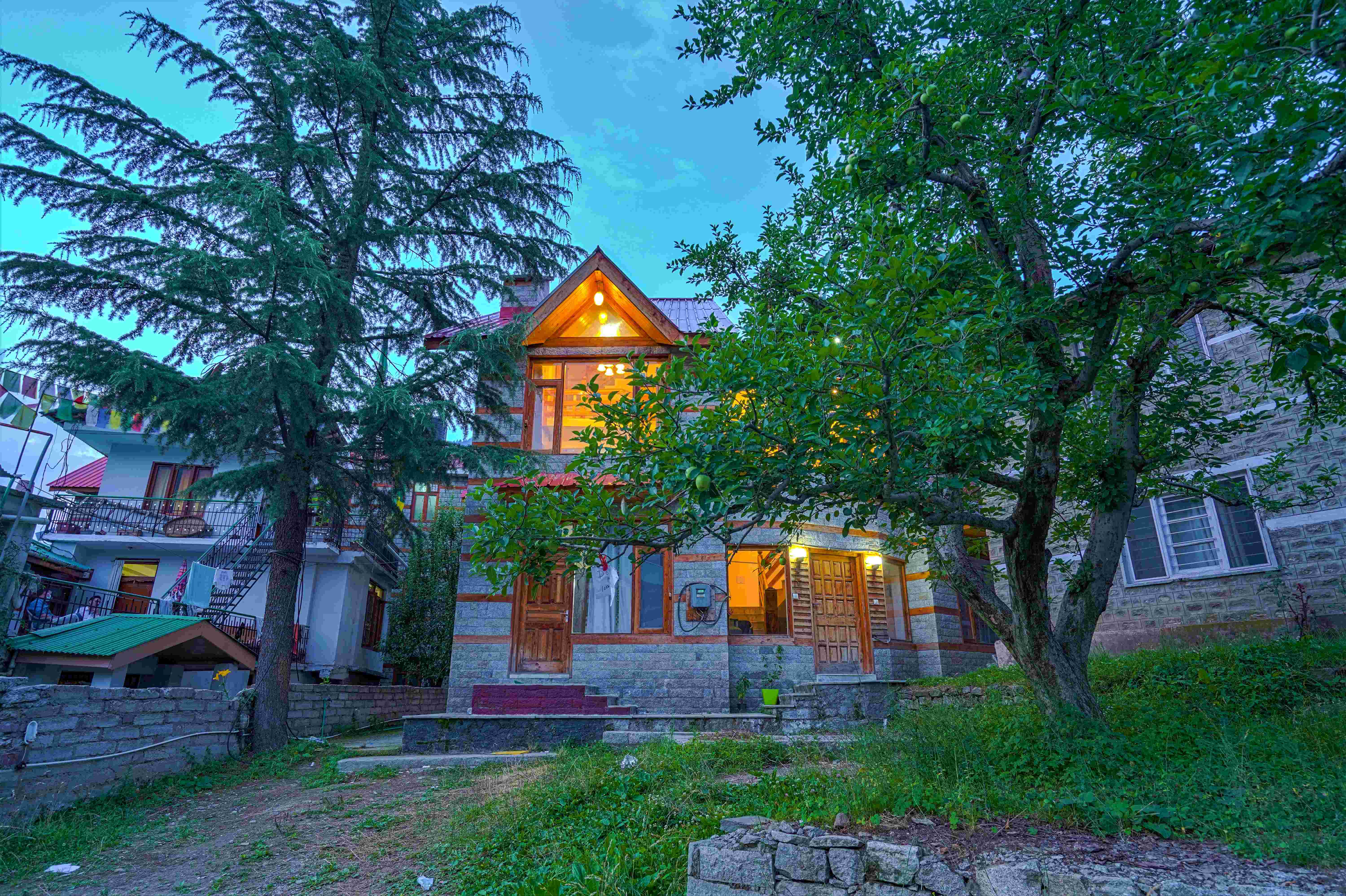 4Bhk Wooden Cottage in Manali