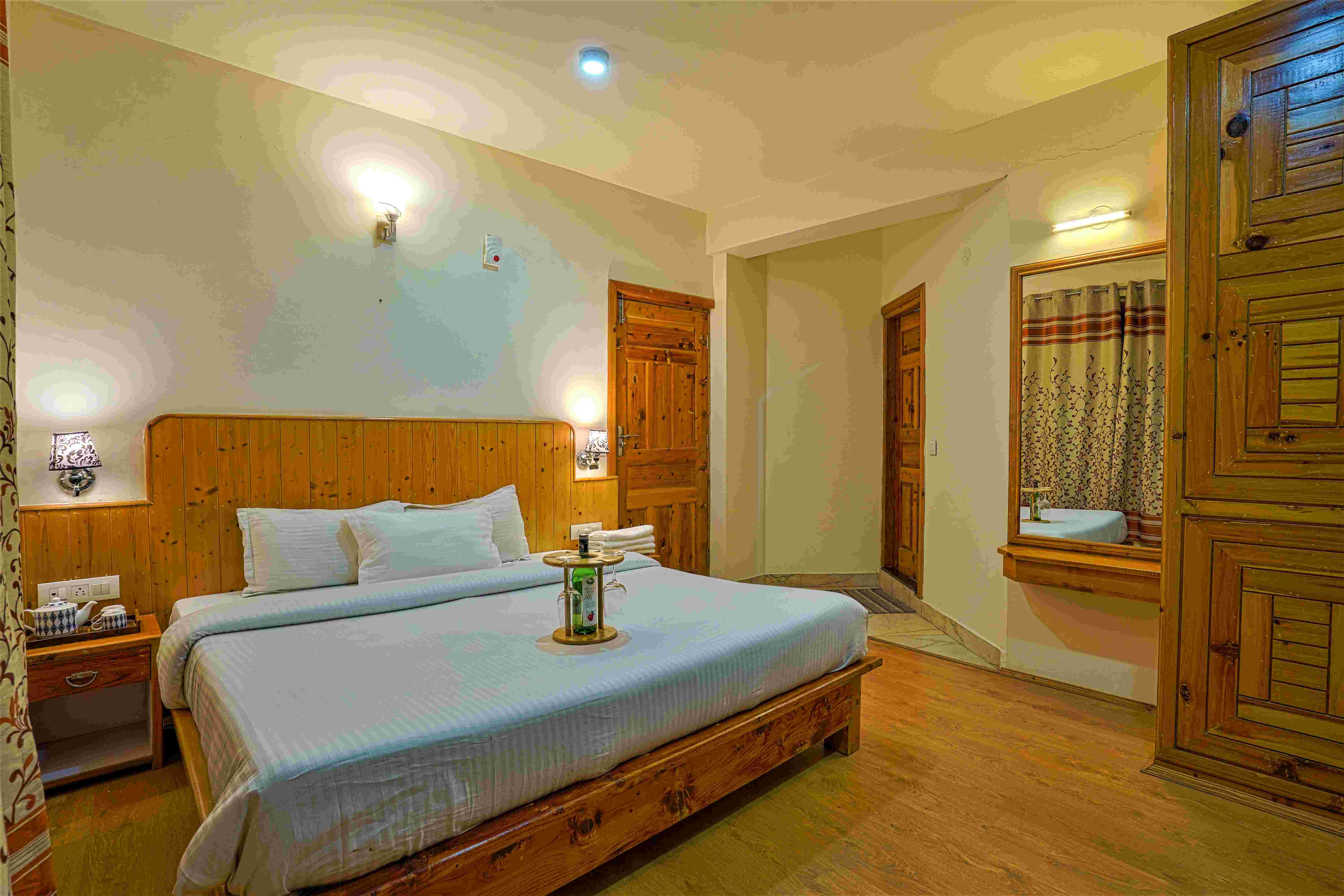 4Bhk Wooden Cottage in Manali