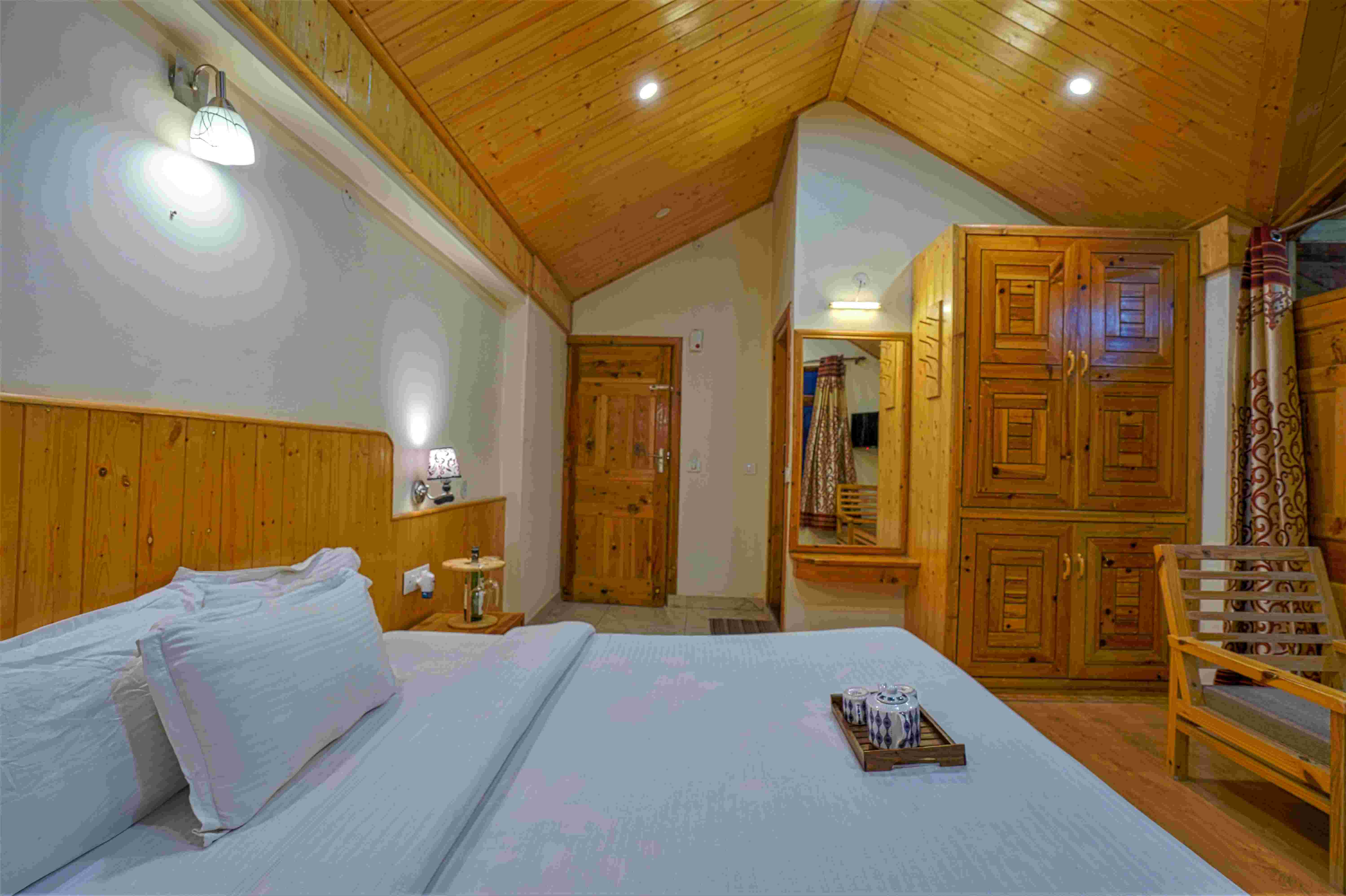 4Bhk Wooden Cottage in Manali