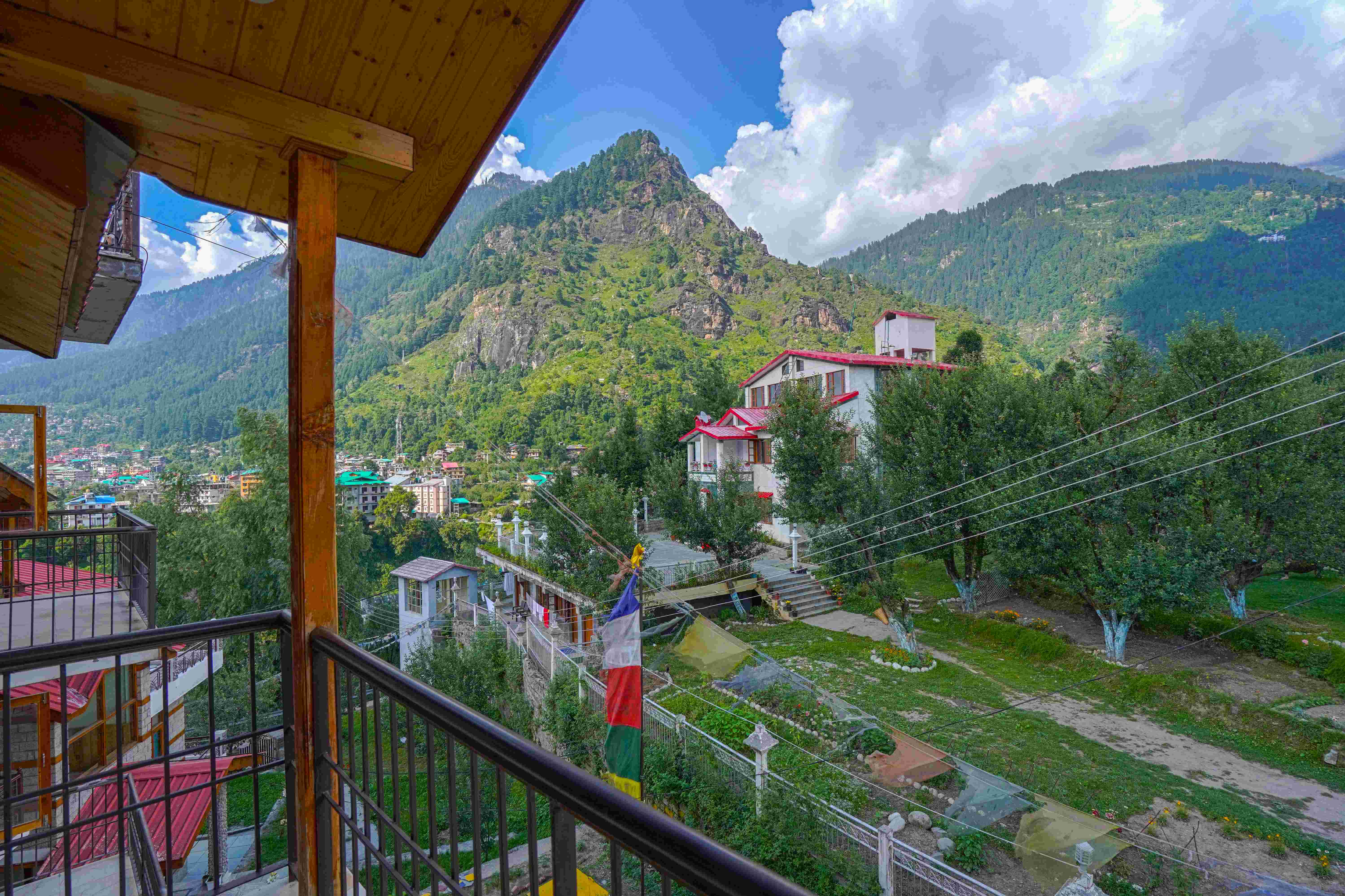 4Bhk Wooden Cottage in Manali