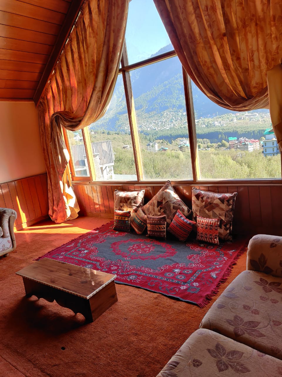 5Bhk Cottage in Manali with Breath taking View
