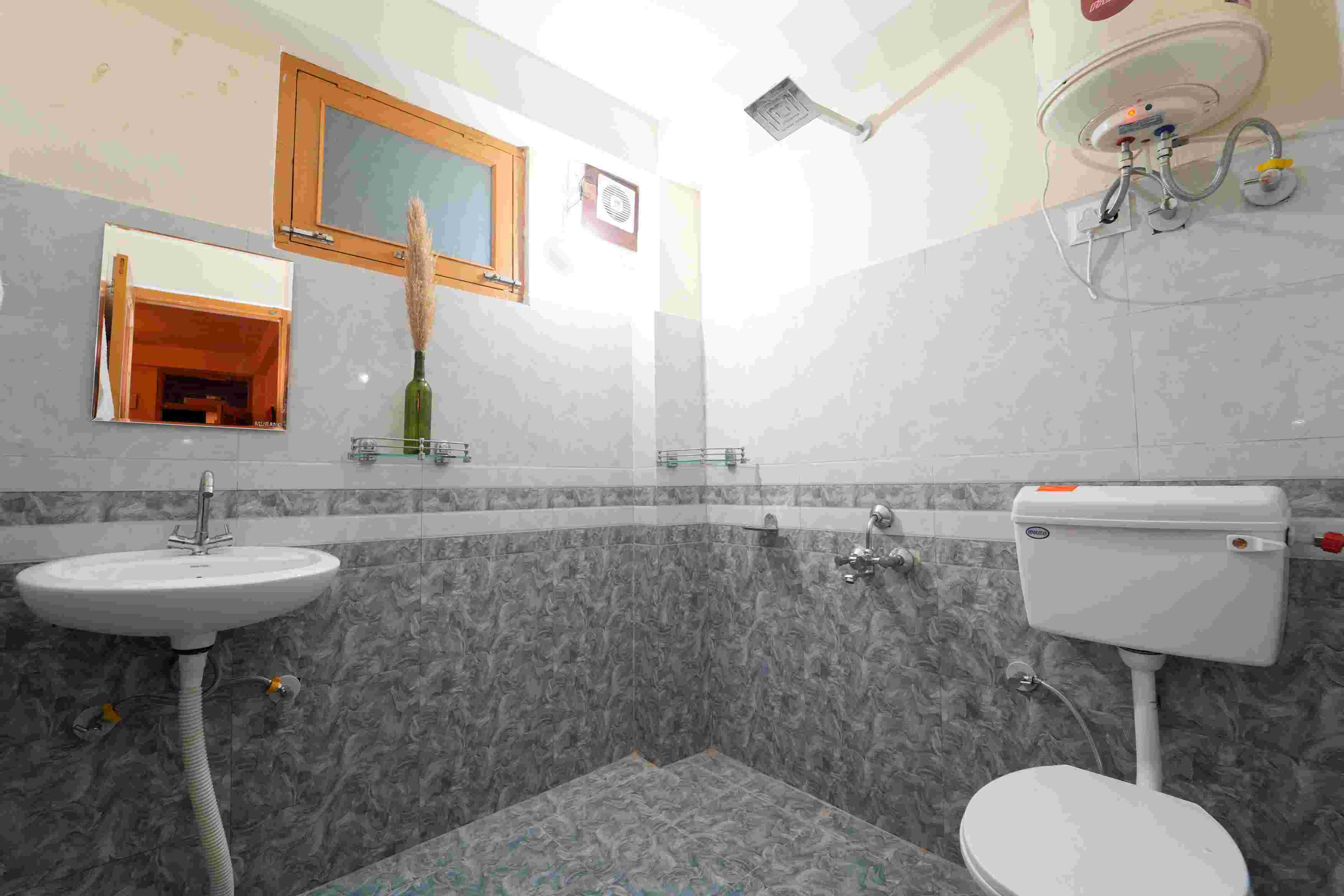 1 Room & Kitchen Homesty in Old Manali