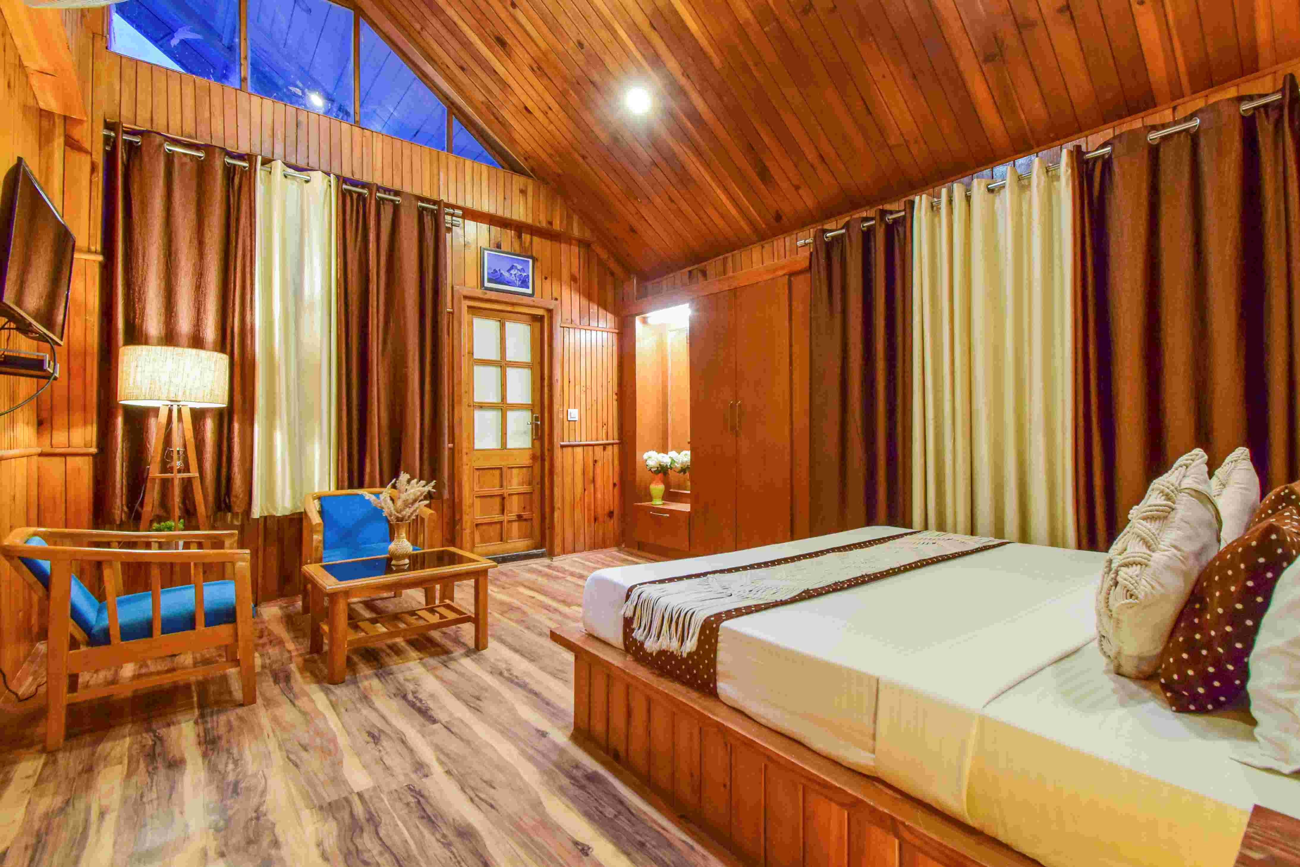 5 Bhk Private Boutique Villa in Manali