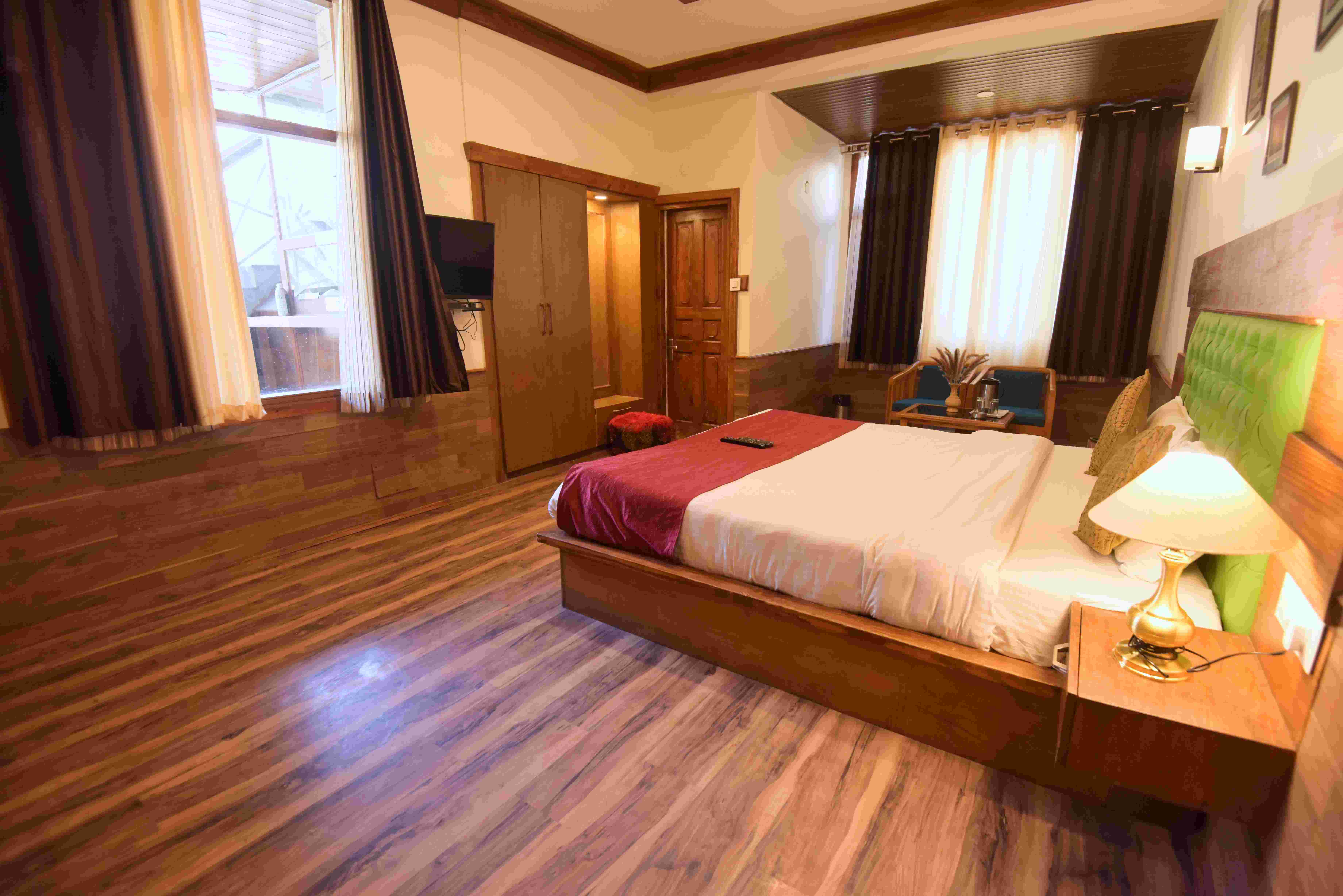 4Bhk Wooden Cottage in Manali