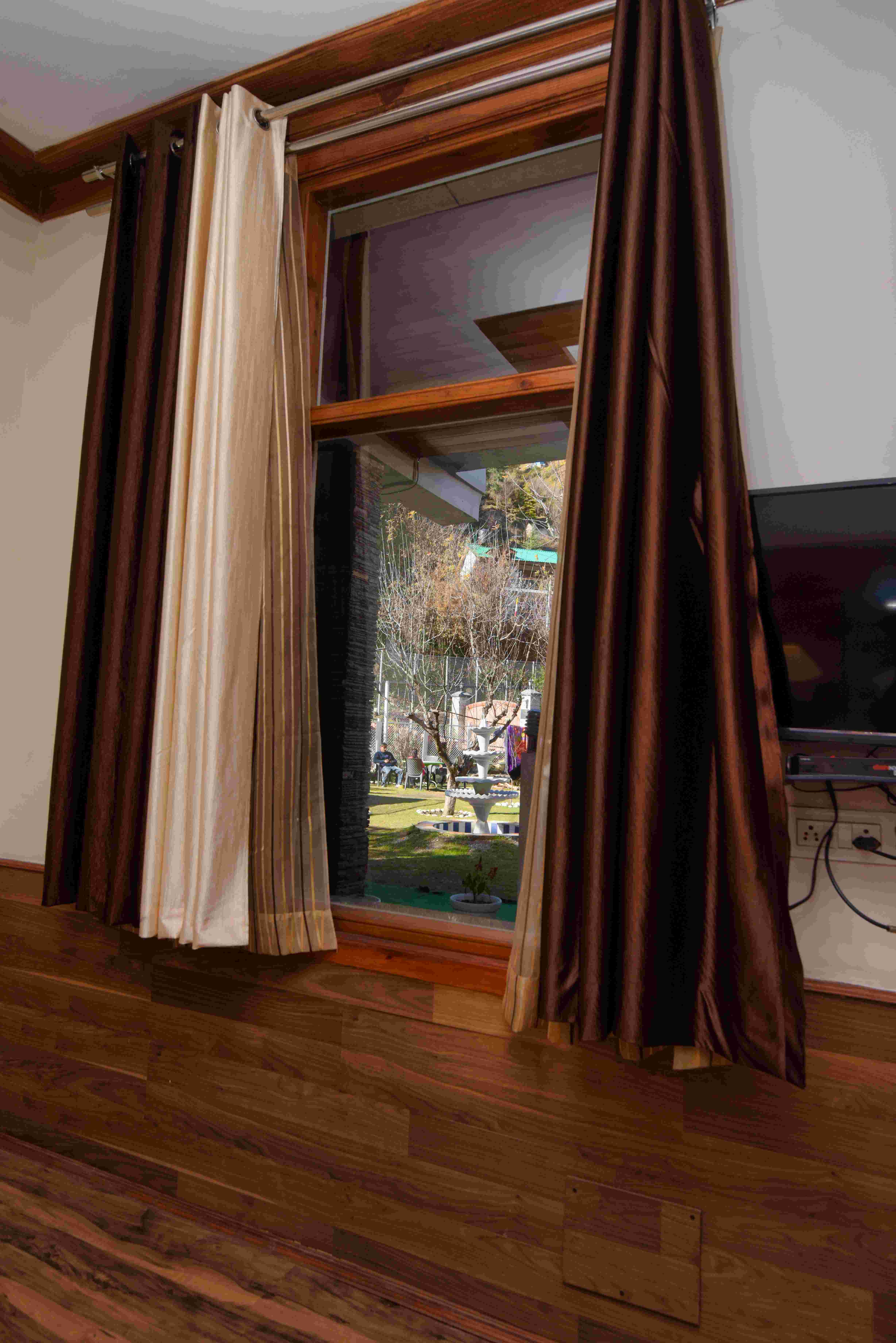 4Bhk Wooden Cottage in Manali