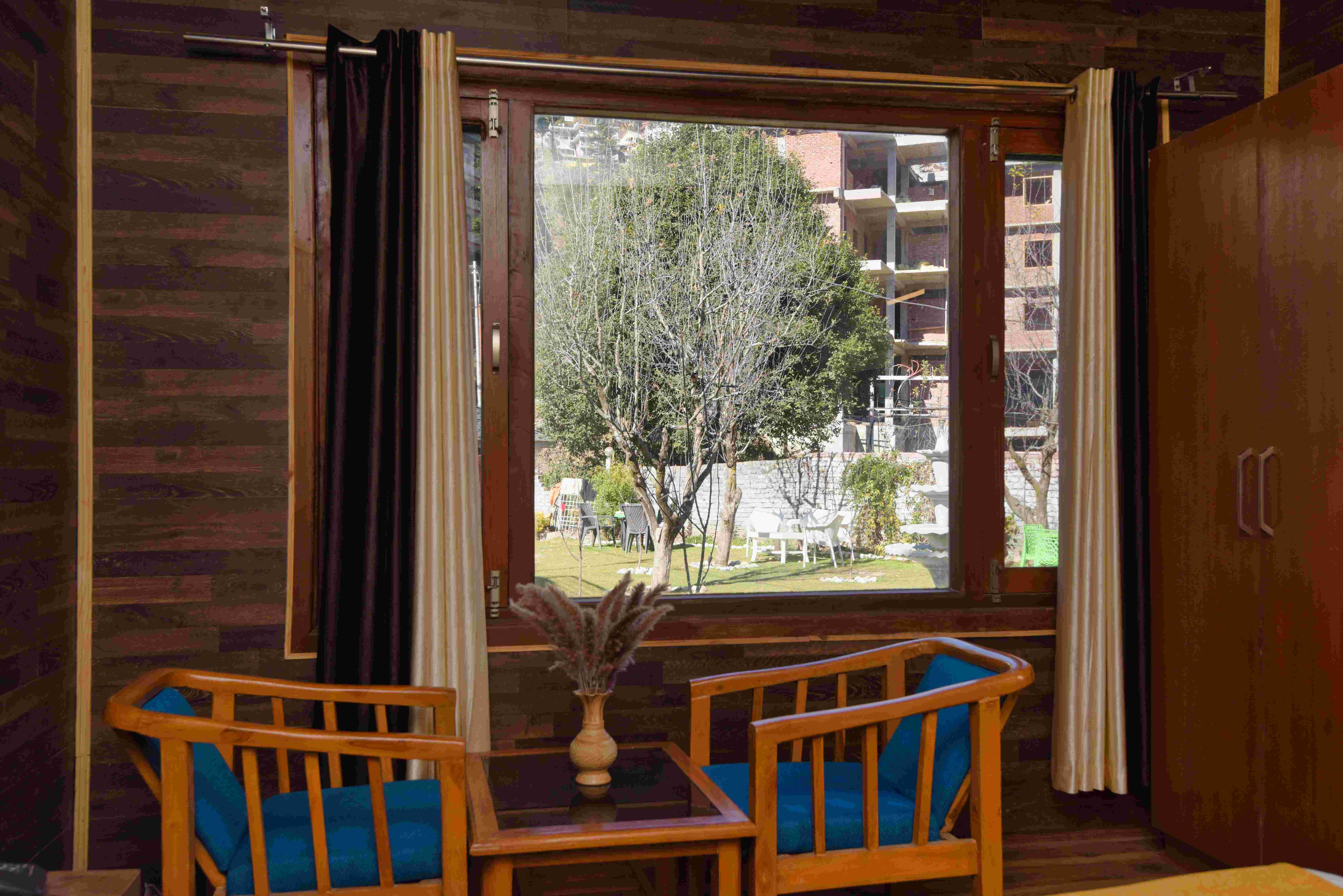 4Bhk Wooden Cottage in Manali